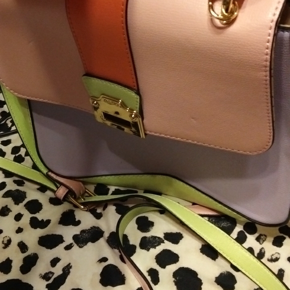 Iam selling a Aldo handbag - Picture 6 of 8